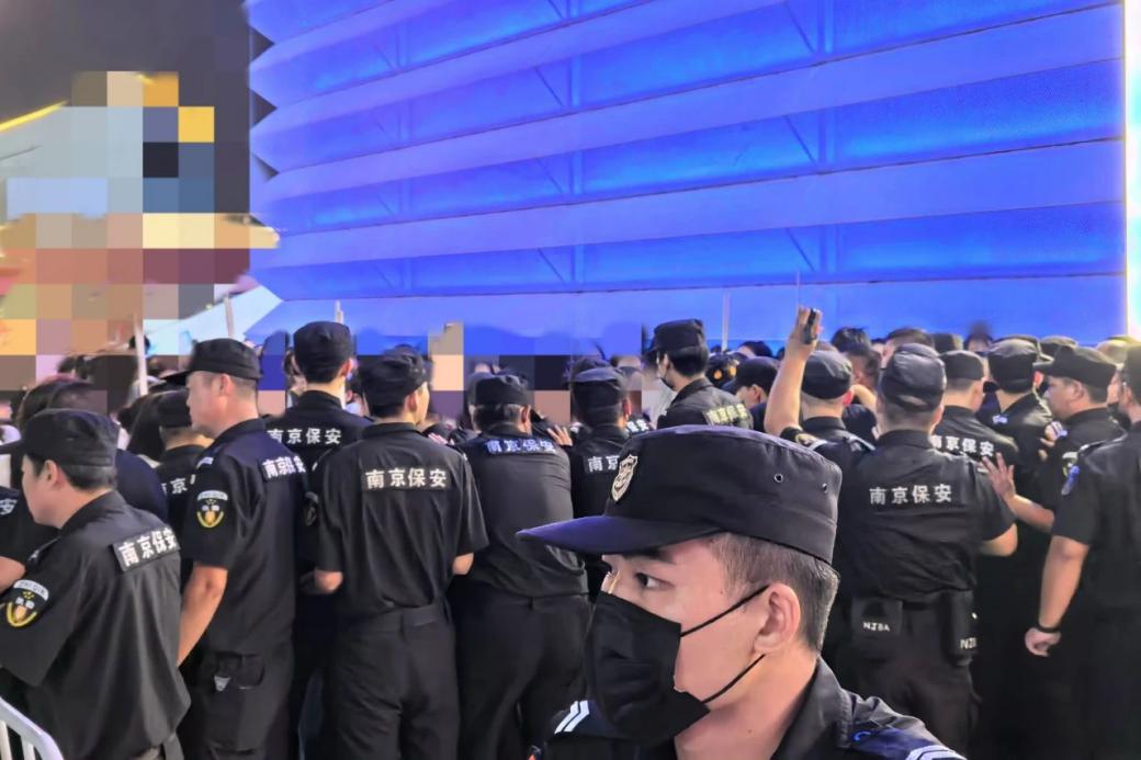 C:/Users/Administrator/Desktop/臺(tái)風(fēng)“貝碧嘉”來襲，南京保安積極應(yīng)對(duì)，“守”護(hù)萬(wàn)家團(tuán)圓！/12.jpg12