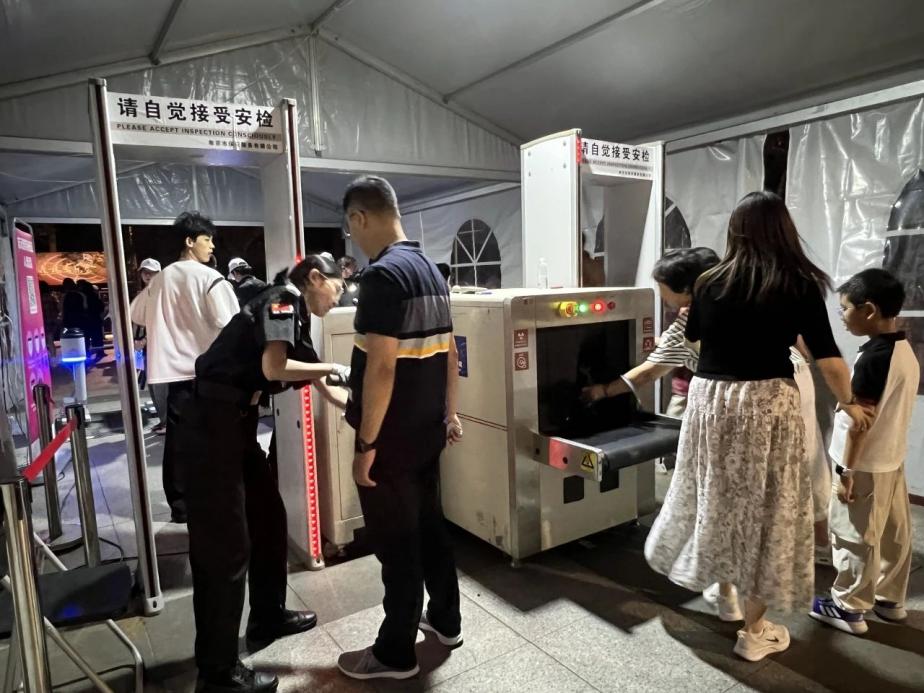 C:/Users/BA/Desktop/“安保鐵軍、硬核保障”2024系列報道四十三——月滿中秋，南京市保安服務(wù)有限公司圓滿護(hù)航“2024 南京森林音樂會”/4.jpg4