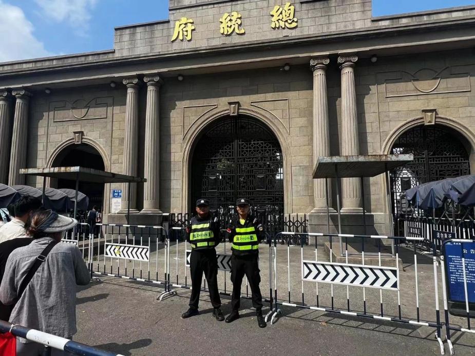 C:/Users/Administrator/Desktop/臺(tái)風(fēng)“貝碧嘉”來襲，南京保安積極應(yīng)對(duì)，“守”護(hù)萬(wàn)家團(tuán)圓！/7.jpg7