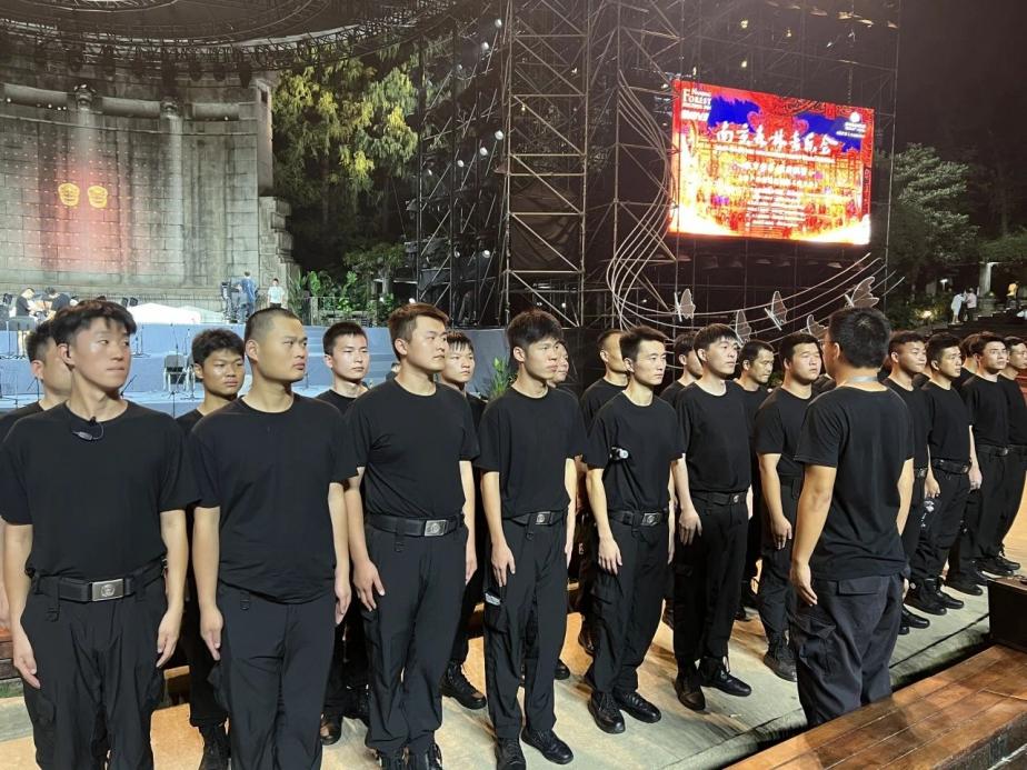 C:/Users/Administrator/Desktop/臺(tái)風(fēng)“貝碧嘉”來襲，南京保安積極應(yīng)對(duì)，“守”護(hù)萬(wàn)家團(tuán)圓！/10.jpg10